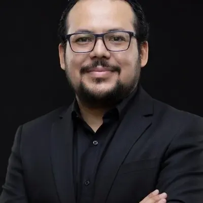 Dr. Manuel Cardona